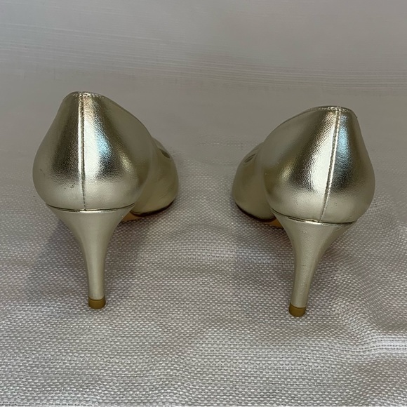 Stuart Weitzman gold leather peep toe pumps - Picture 4 of 8